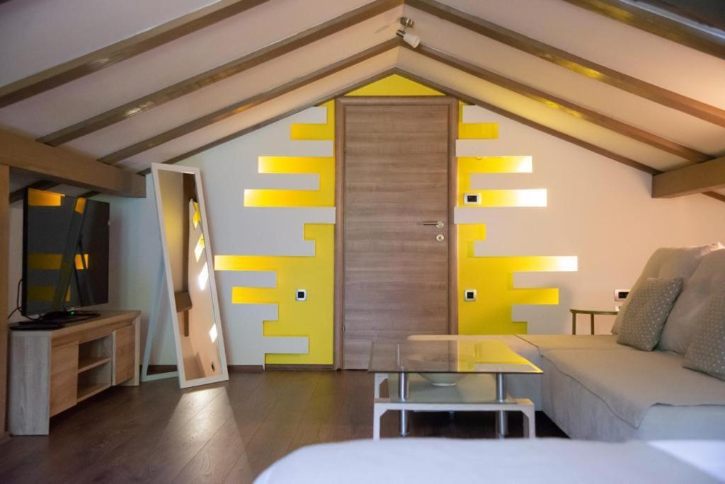 Holiday Home Tos ริซิกา ภายนอก รูปภาพ