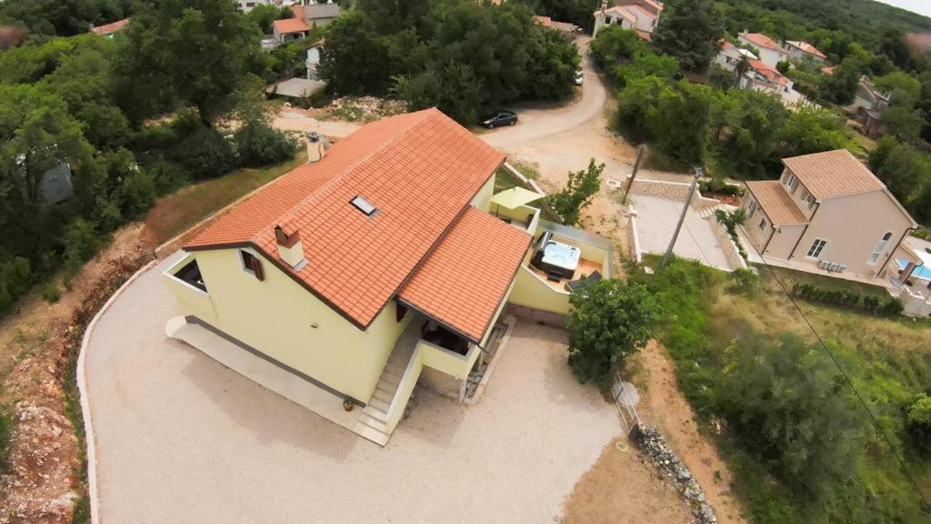 Holiday Home Tos ริซิกา ภายนอก รูปภาพ