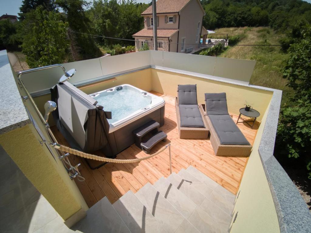 Holiday Home Tos ริซิกา ภายนอก รูปภาพ