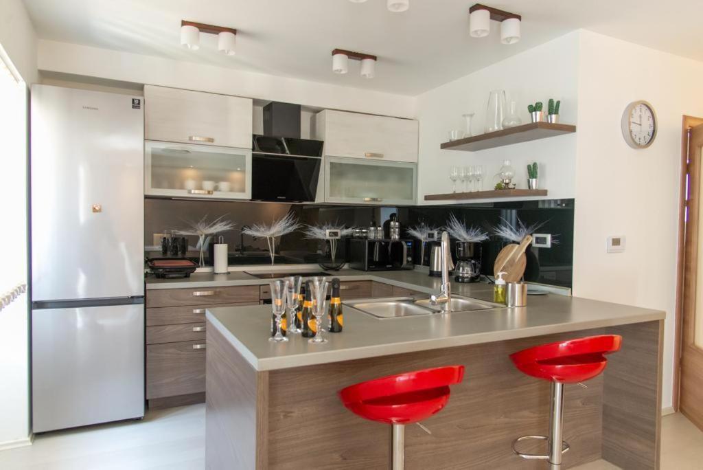 Holiday Home Tos ริซิกา ภายนอก รูปภาพ