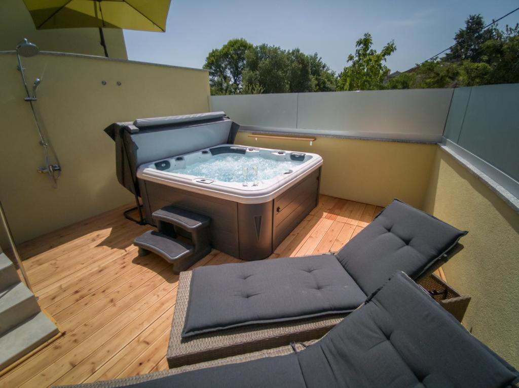 Holiday Home Tos ริซิกา ภายนอก รูปภาพ