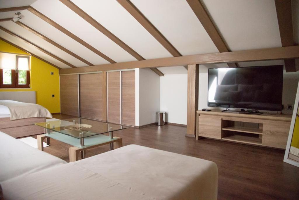 Holiday Home Tos ริซิกา ภายนอก รูปภาพ