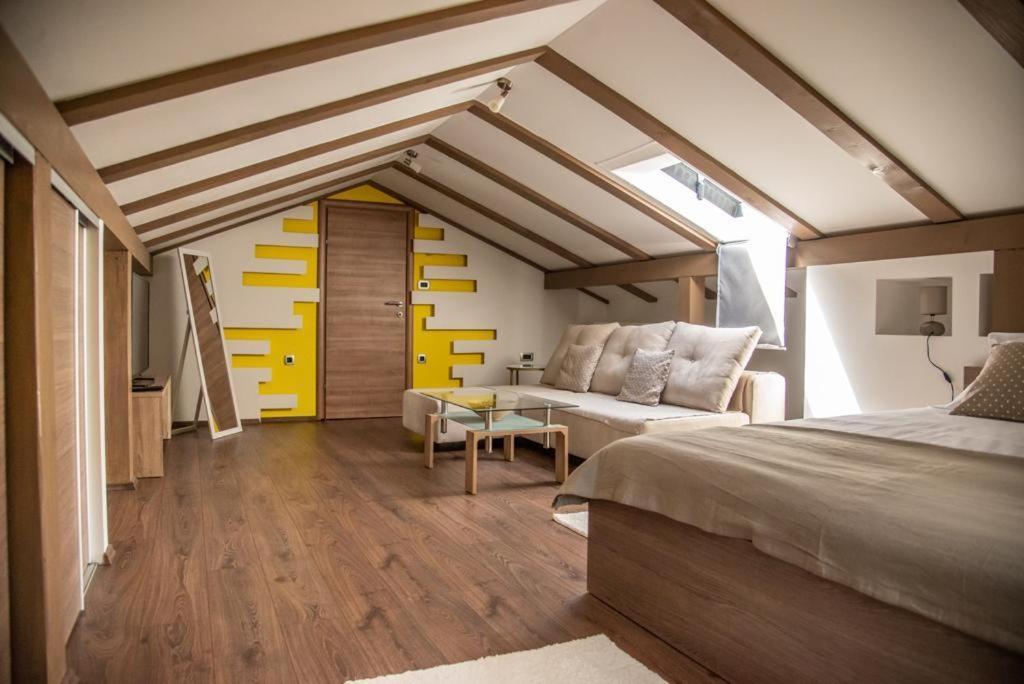 Holiday Home Tos ริซิกา ภายนอก รูปภาพ