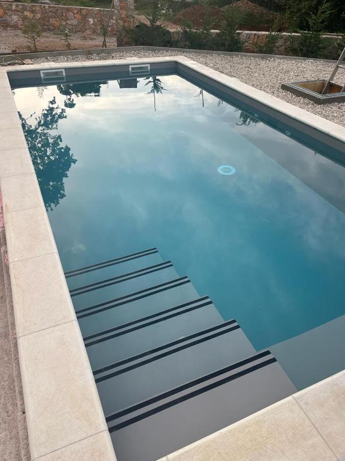 Holiday Home Tos ริซิกา ภายนอก รูปภาพ
