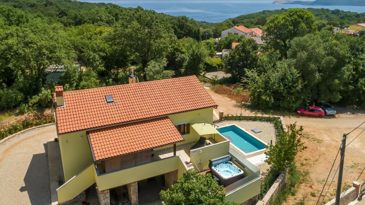 Holiday Home Tos ริซิกา ภายนอก รูปภาพ