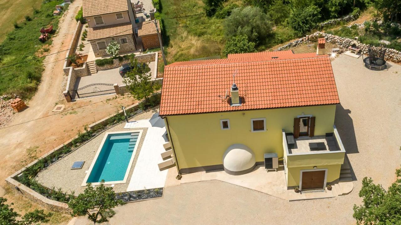 Holiday Home Tos ริซิกา ภายนอก รูปภาพ