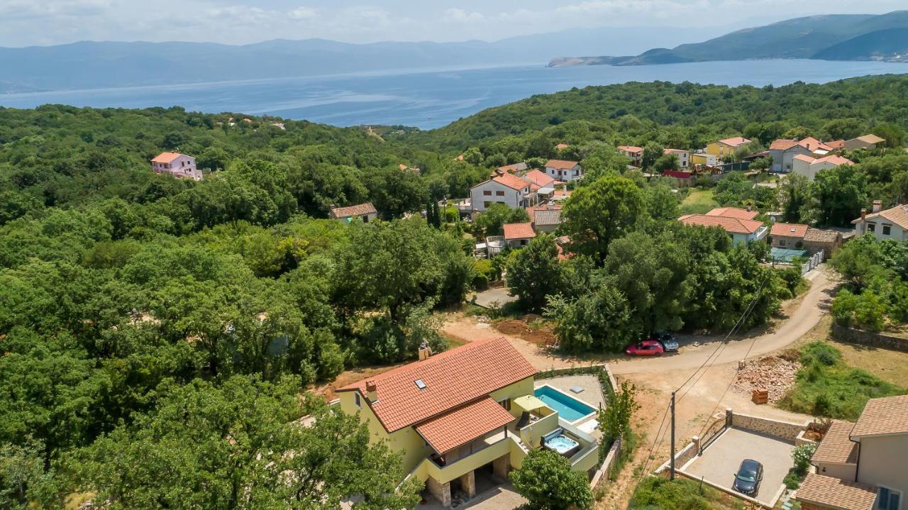 Holiday Home Tos ริซิกา ภายนอก รูปภาพ