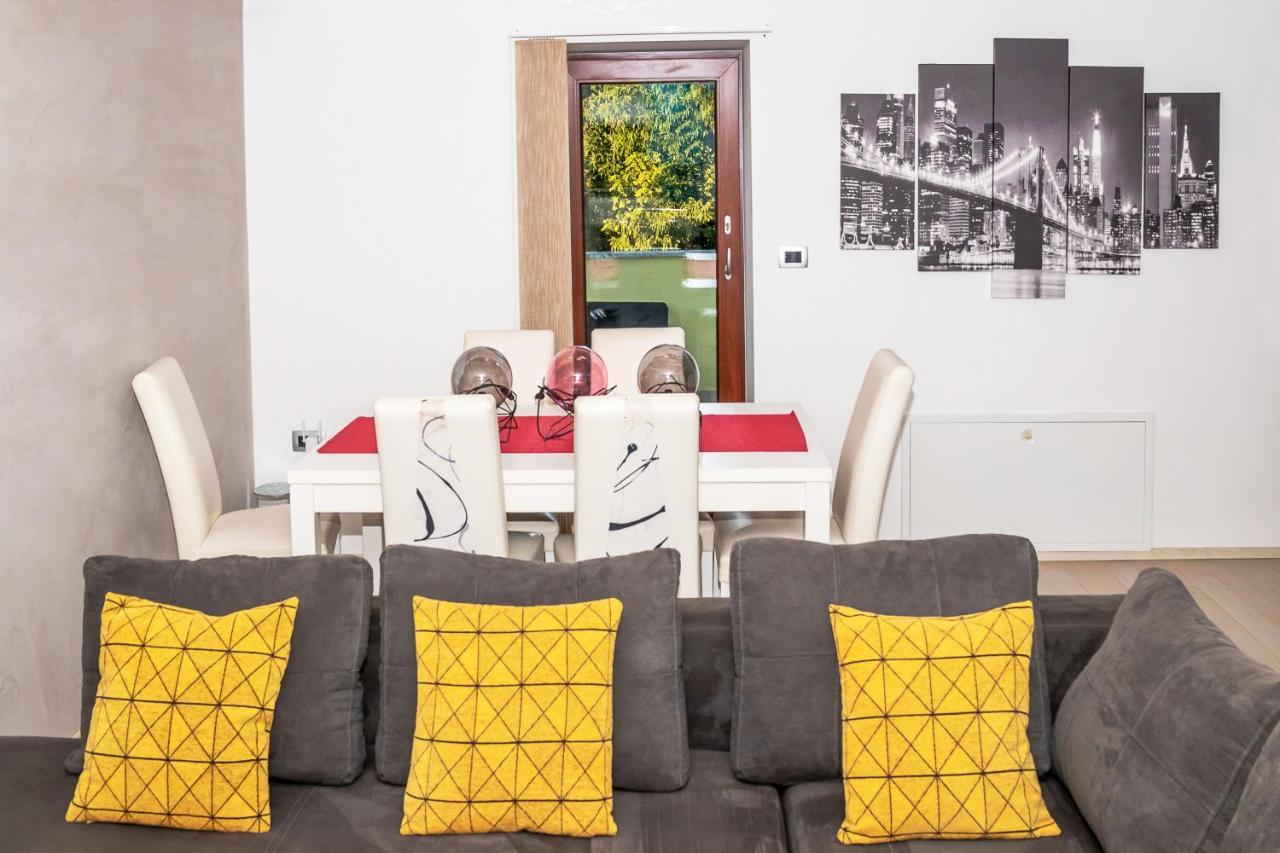Holiday Home Tos ริซิกา ภายนอก รูปภาพ