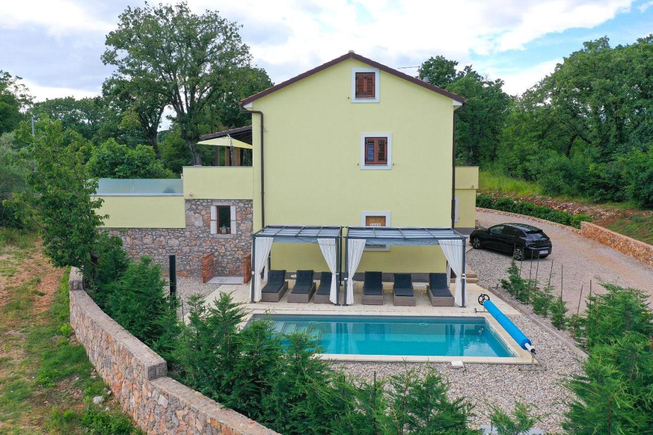 Holiday Home Tos ริซิกา ภายนอก รูปภาพ
