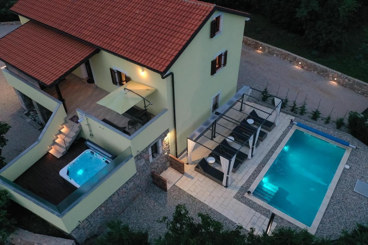 Holiday Home Tos ริซิกา ภายนอก รูปภาพ