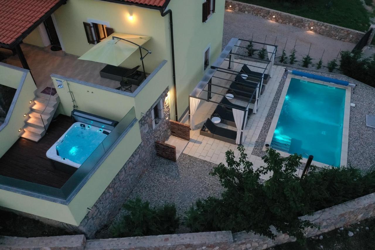 Holiday Home Tos ริซิกา ภายนอก รูปภาพ