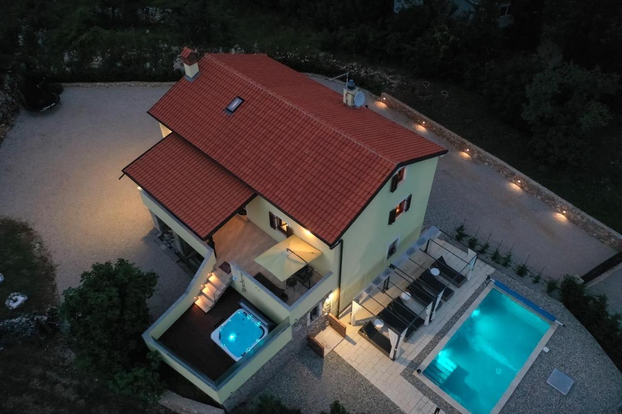Holiday Home Tos ริซิกา ภายนอก รูปภาพ