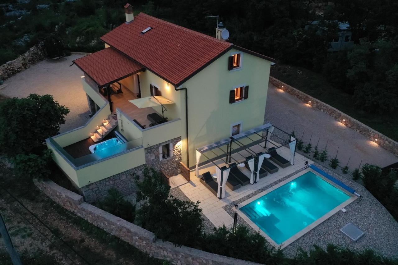 Holiday Home Tos ริซิกา ภายนอก รูปภาพ
