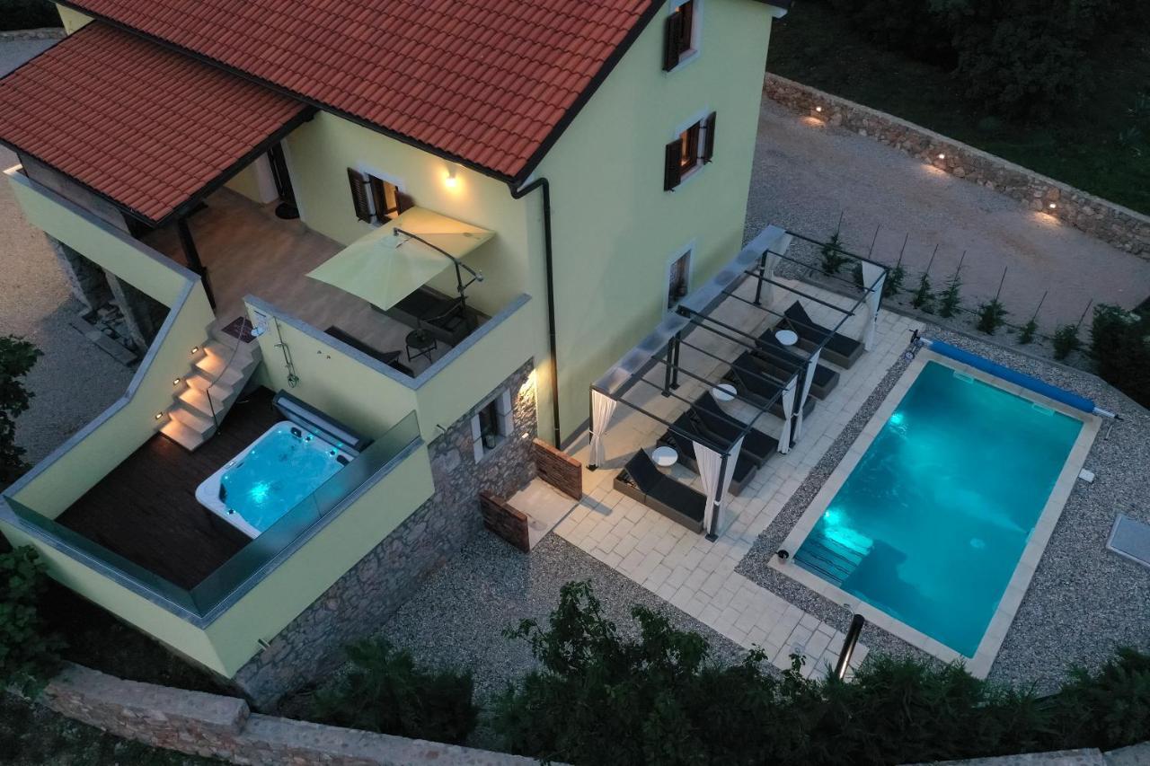 Holiday Home Tos ริซิกา ภายนอก รูปภาพ