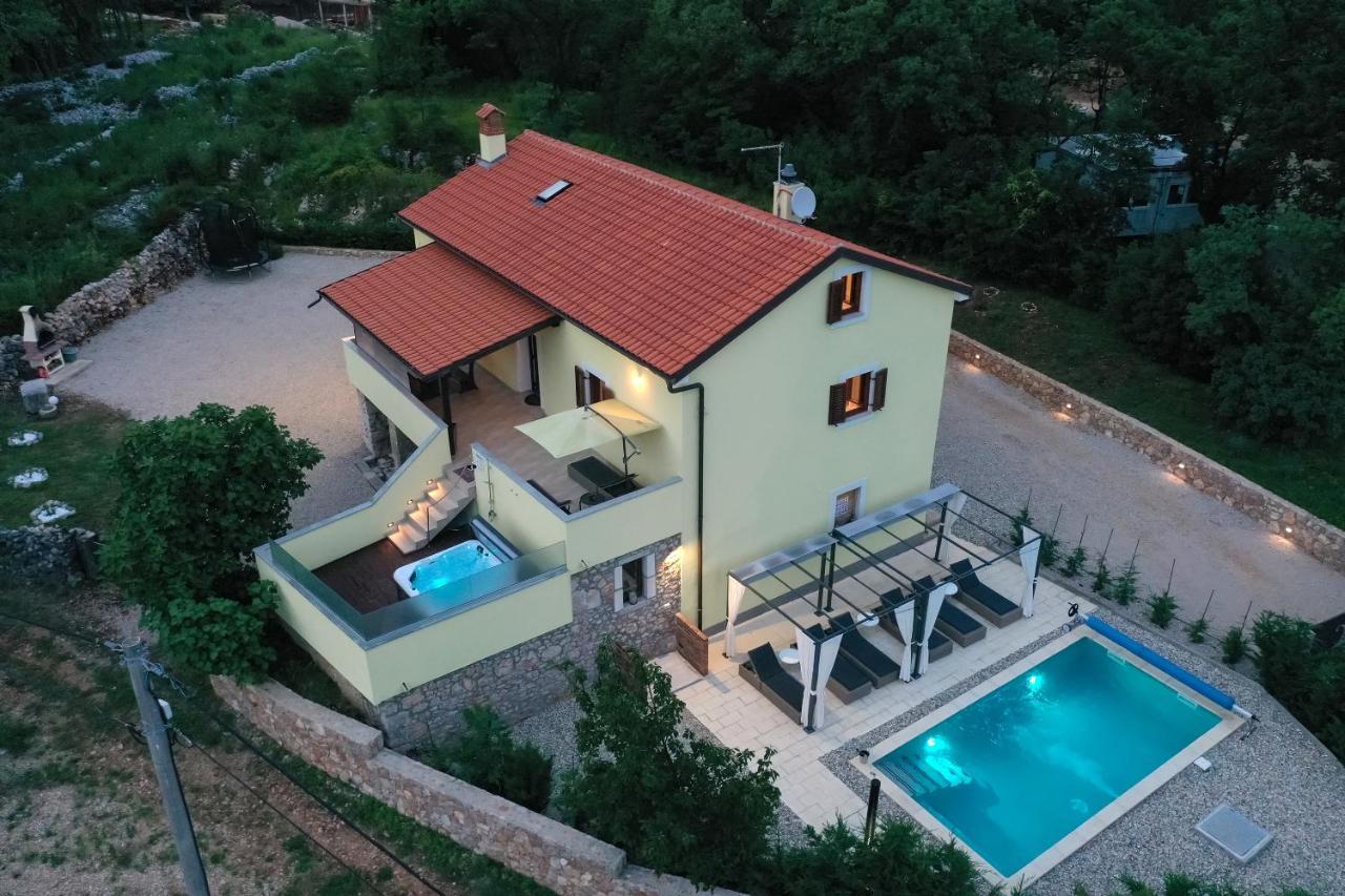 Holiday Home Tos ริซิกา ภายนอก รูปภาพ