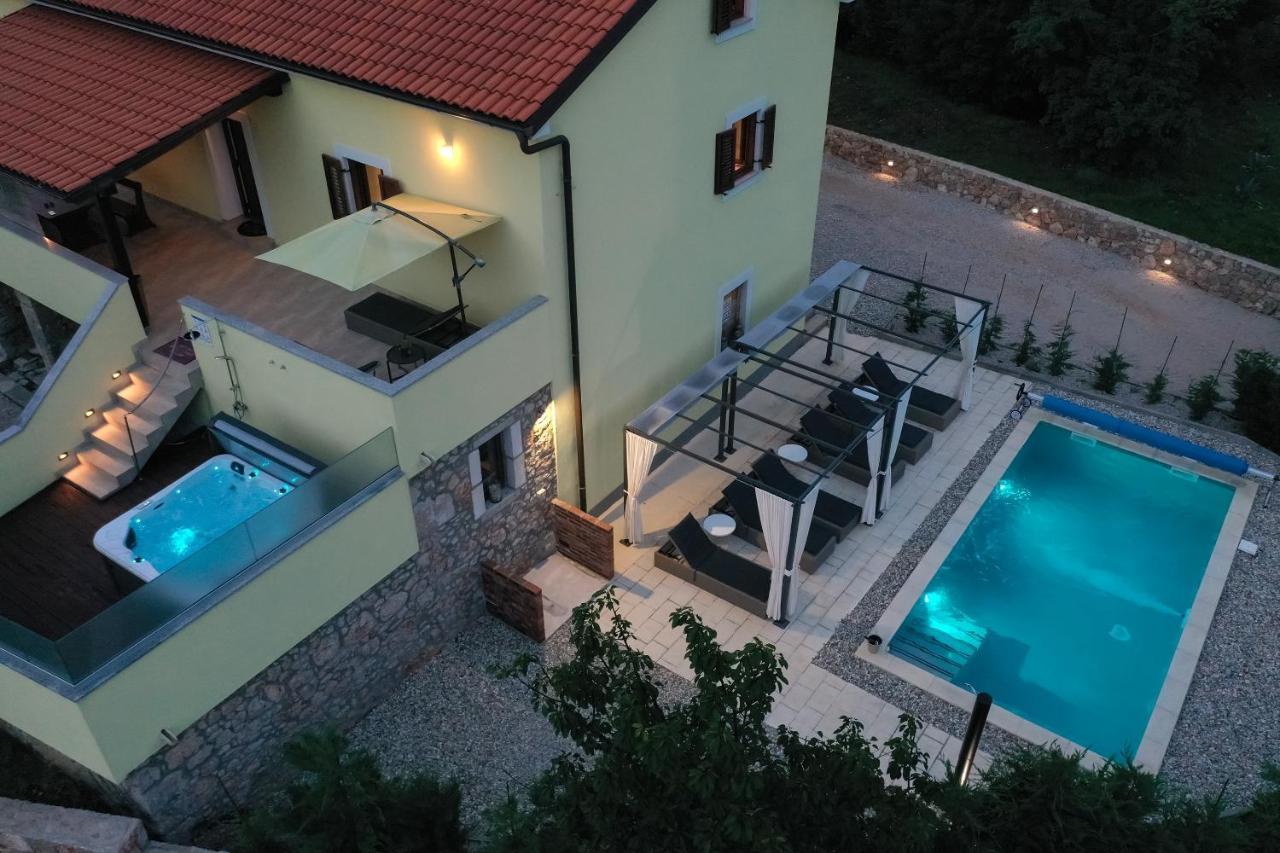 Holiday Home Tos ริซิกา ภายนอก รูปภาพ