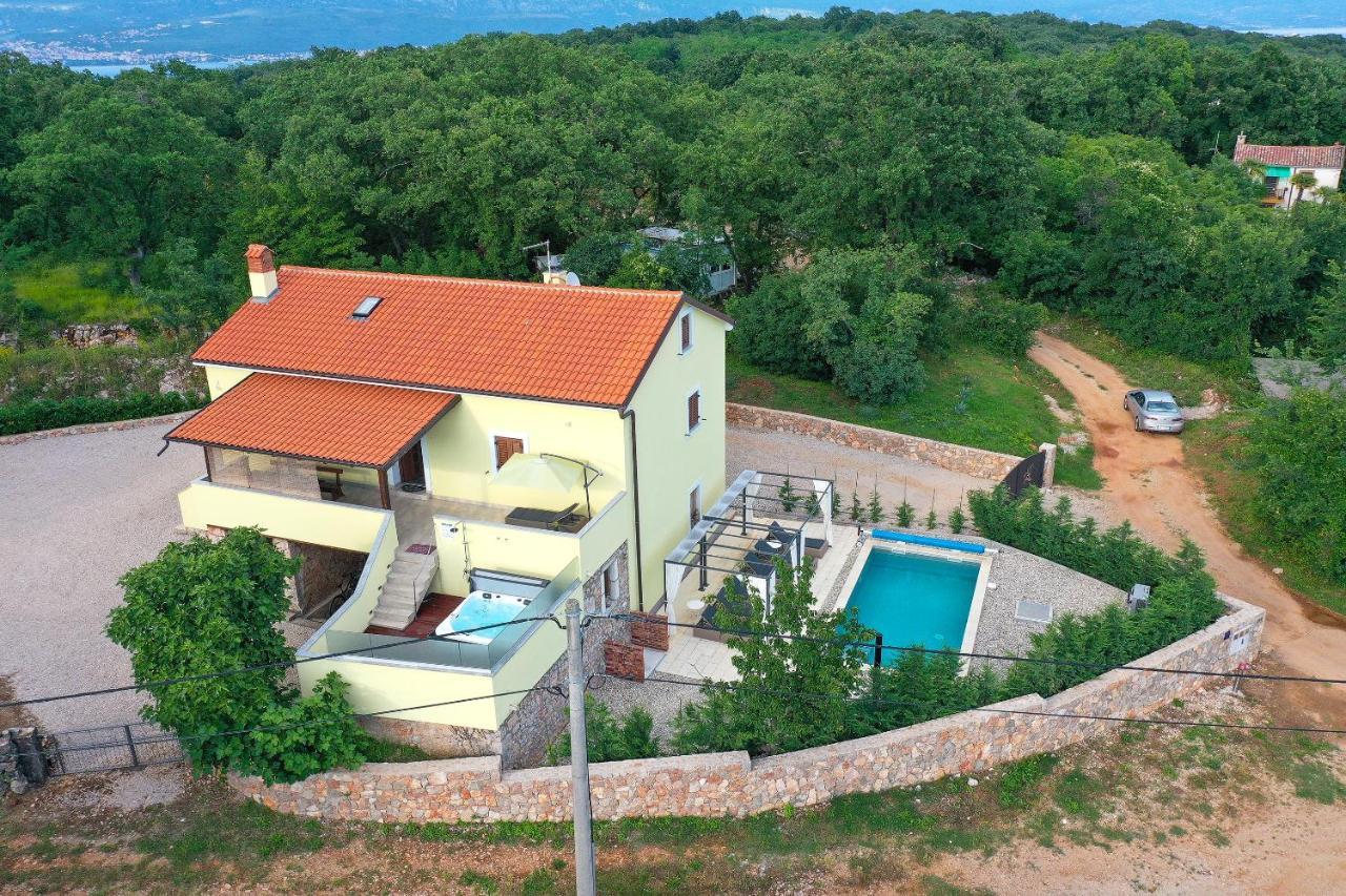 Holiday Home Tos ริซิกา ภายนอก รูปภาพ