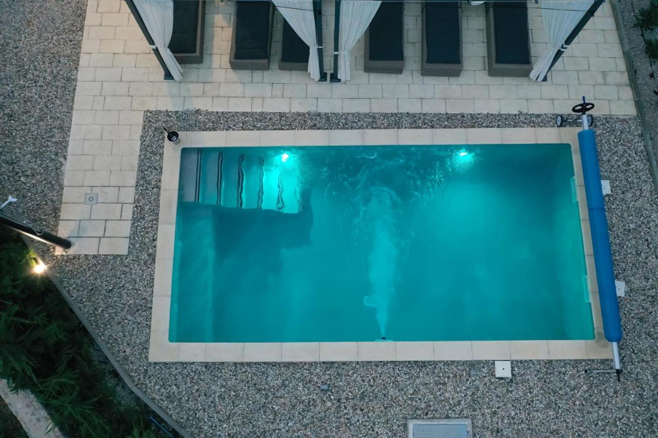 Holiday Home Tos ริซิกา ภายนอก รูปภาพ