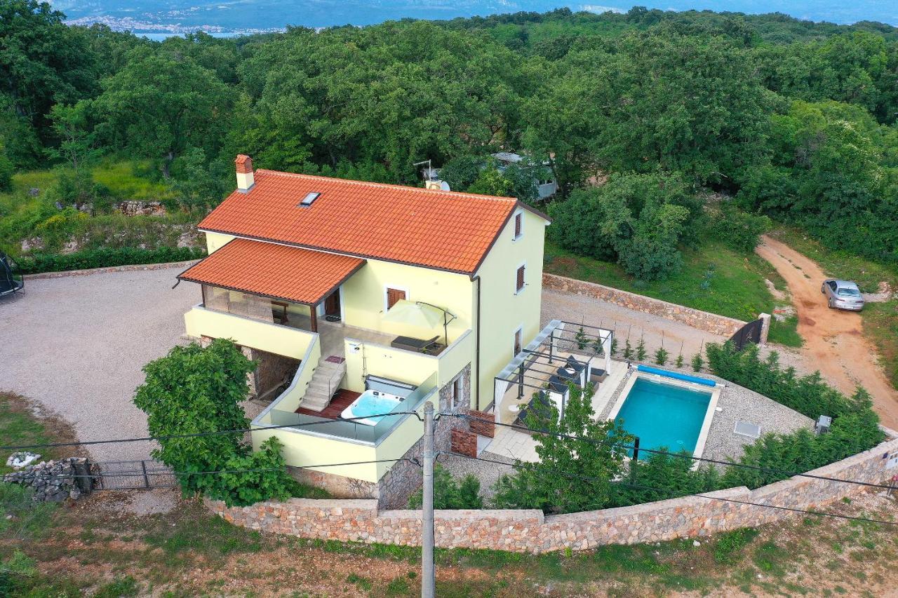 Holiday Home Tos ริซิกา ภายนอก รูปภาพ