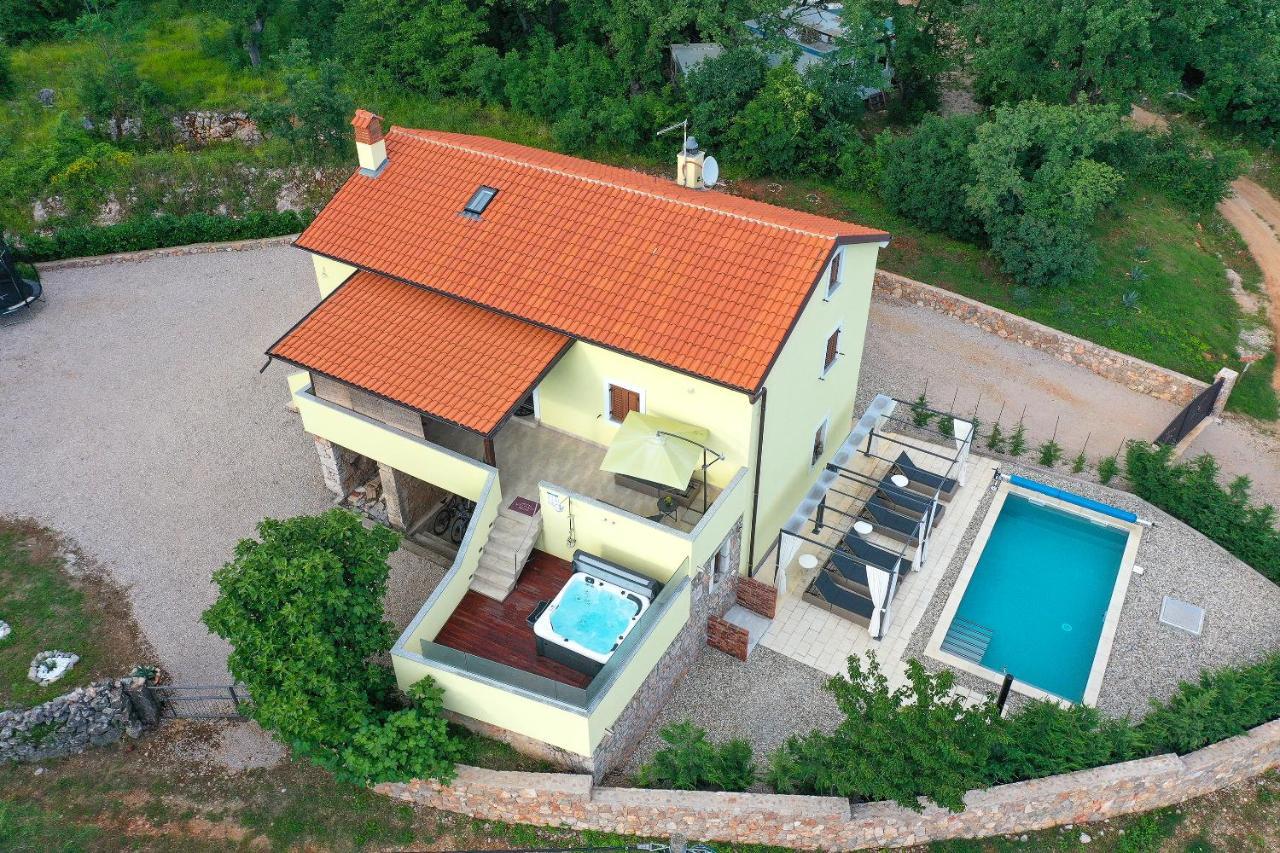 Holiday Home Tos ริซิกา ภายนอก รูปภาพ